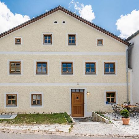 Historische Wohnung Mit Gehobenem Ambiente Walting Exterior foto